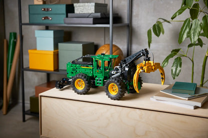 LEGO Technic John Deere 948L-II Skidder (42157)